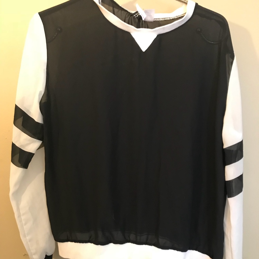 Size medium color block sheet top